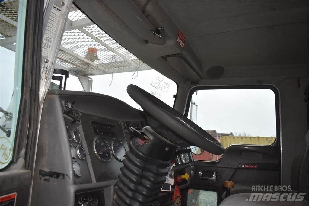 Altec AA755 卡車裝載高空作業車