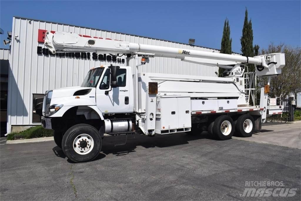 Altec AM900-E100 卡車裝載高空作業車