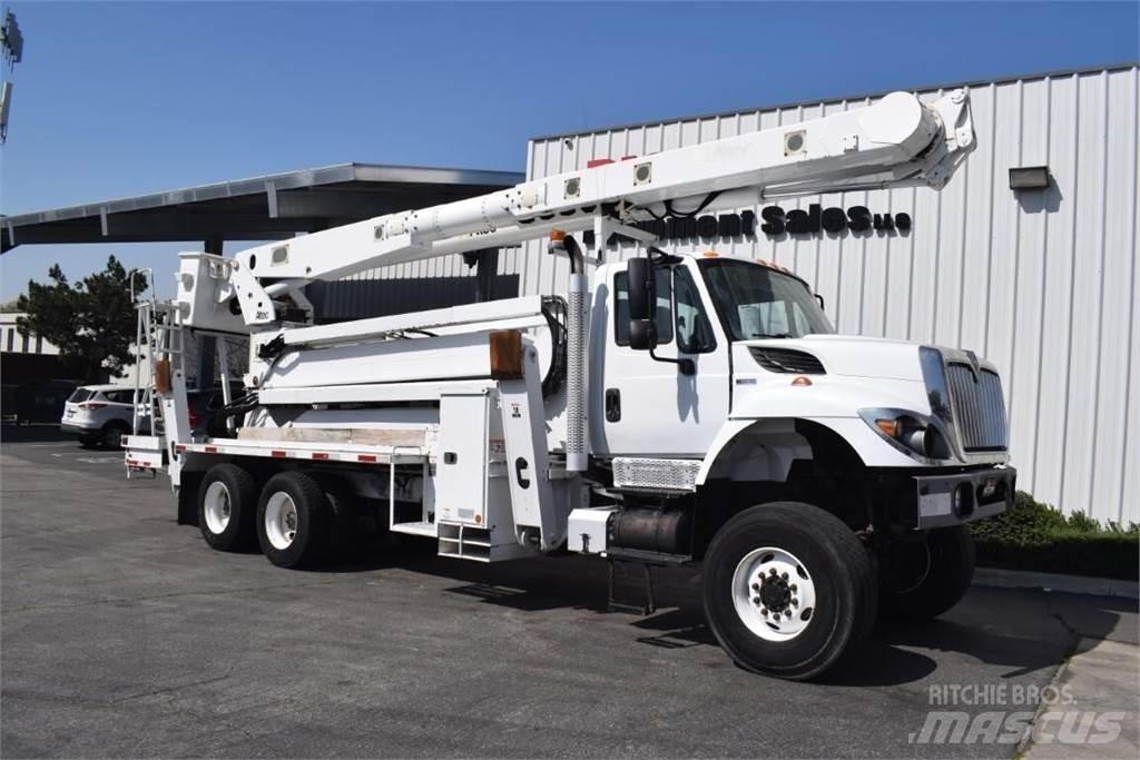 Altec AM900-E100 卡車裝載高空作業車