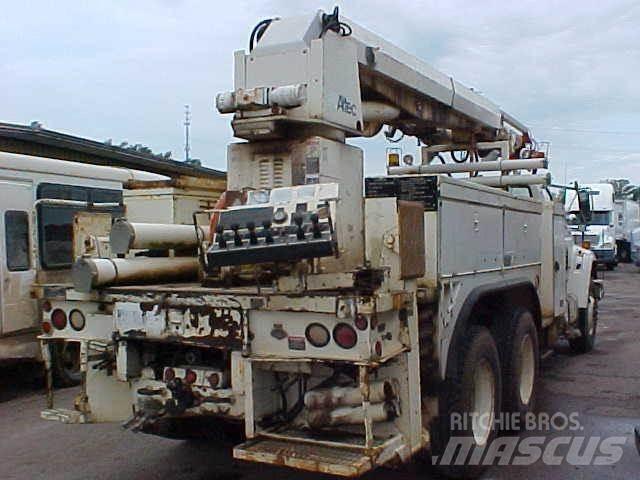 Altec D1000BR 移動式鑽機車
