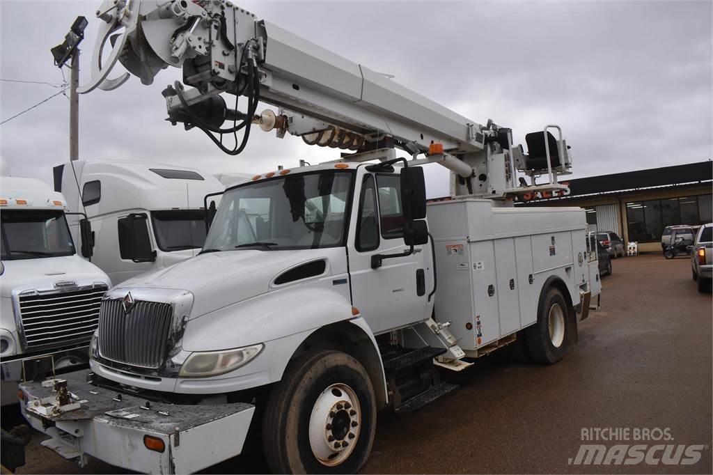 Altec D2045TR 移動式鑽機車