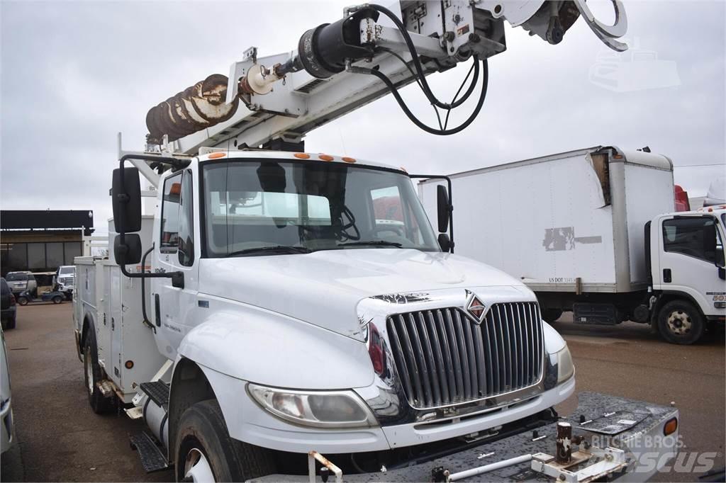 Altec D2045TR 移動式鑽機車