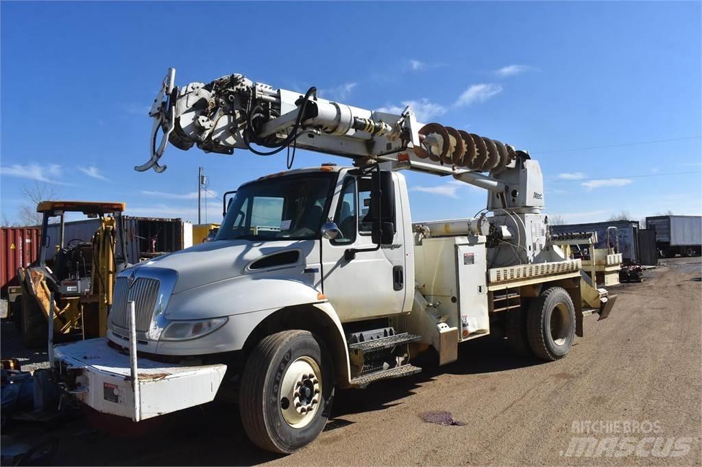 Altec D2045TR 移動式鑽機車