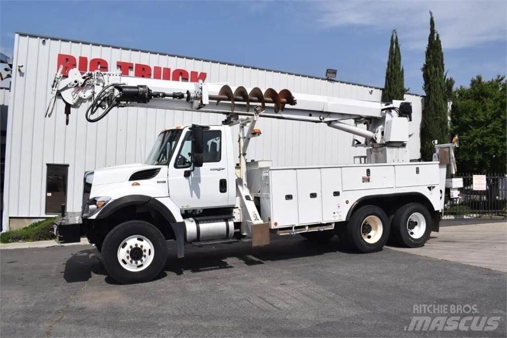 Altec D3060ATR 移動式鑽機車