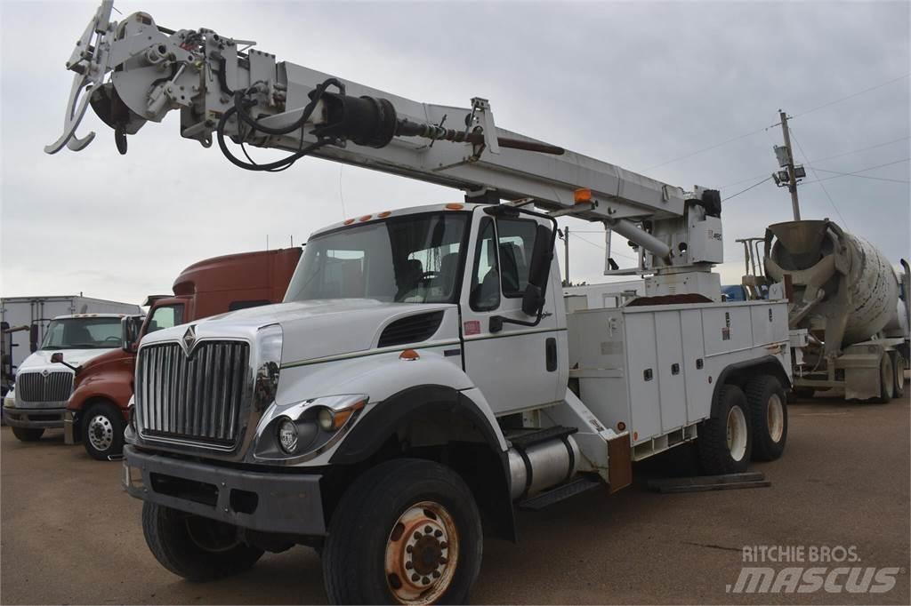 Altec D3060ATR 移動式鑽機車