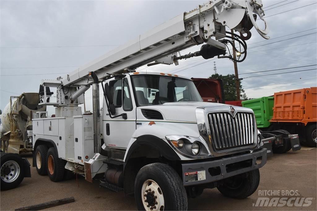 Altec D3060ATR 移動式鑽機車