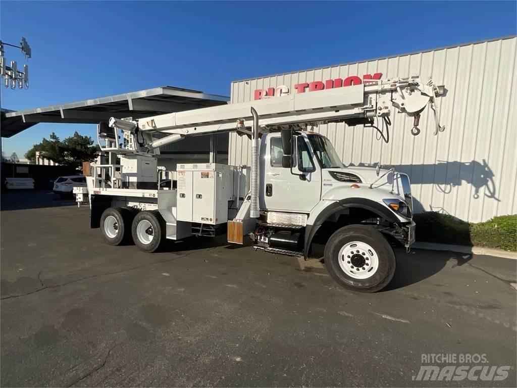 Altec D3060ATR 移動式鑽機車