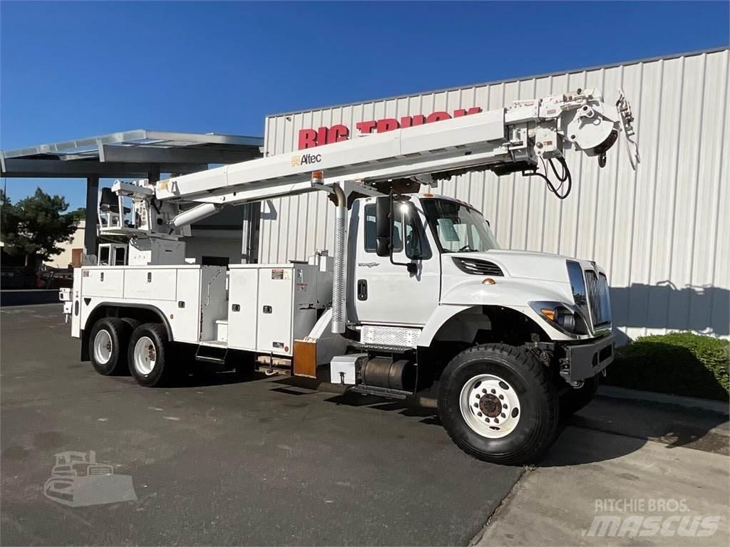 Altec D4065BTR 移動式鑽機車