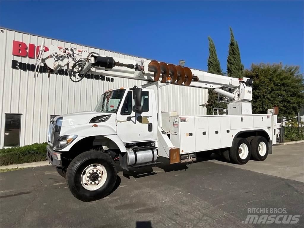 Altec D4065BTR 移動式鑽機車