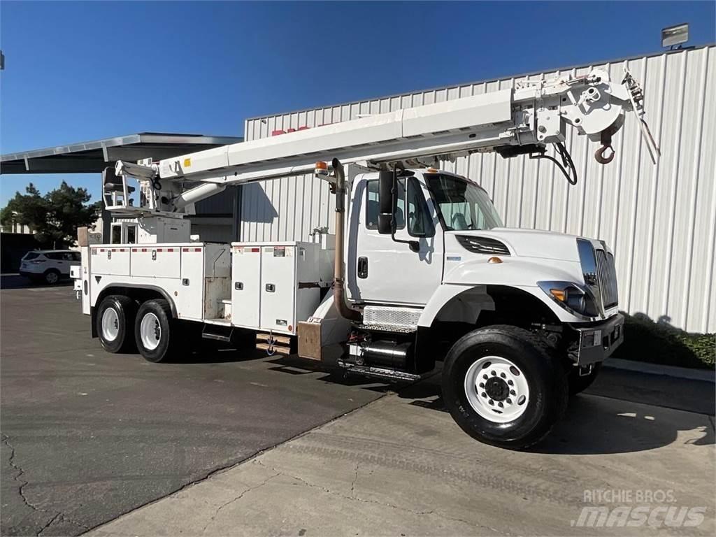 Altec D4065BTR 移動式鑽機車