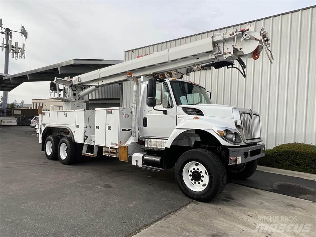Altec D4065BTR 移動式鑽機車