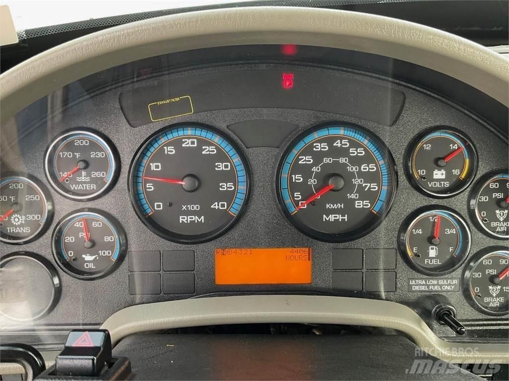 Altec D4065BTR 移動式鑽機車