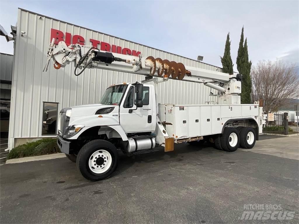 Altec D4065BTR 移動式鑽機車