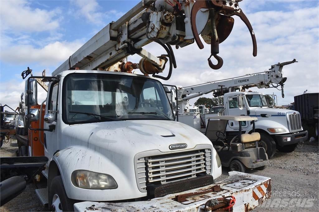 Altec D945B 移動式鑽機車