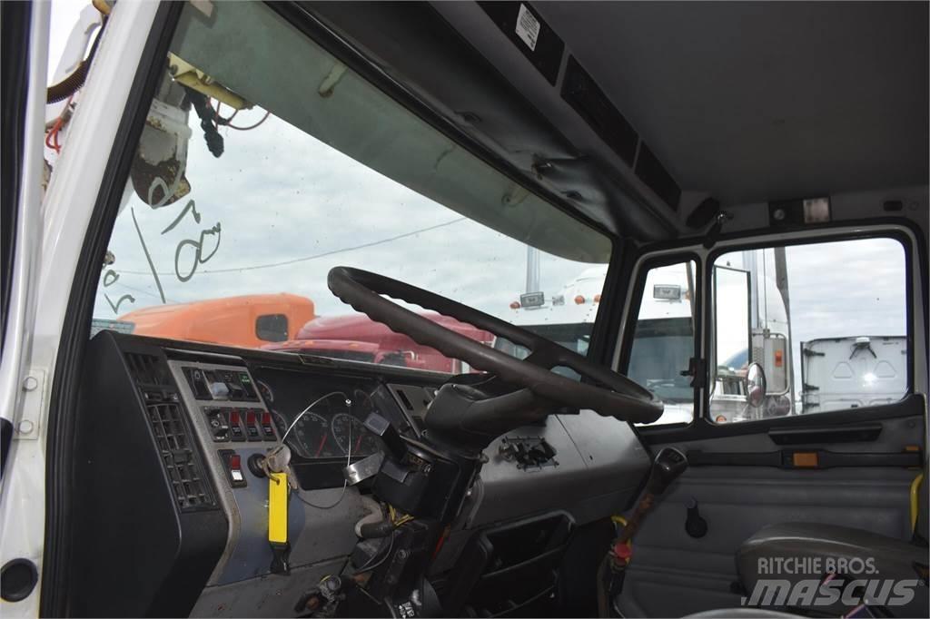 Altec D945TR 移動式鑽機車