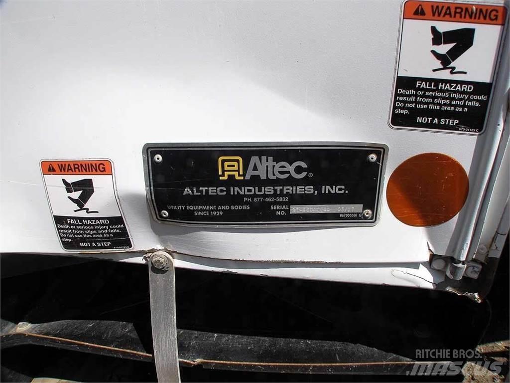 Altec DC47TR 移動式鑽機車