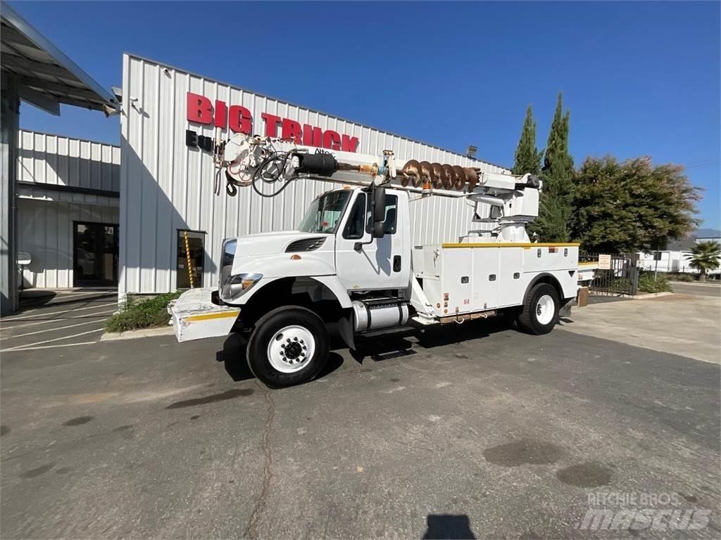 Altec DC47TR 移動式鑽機車