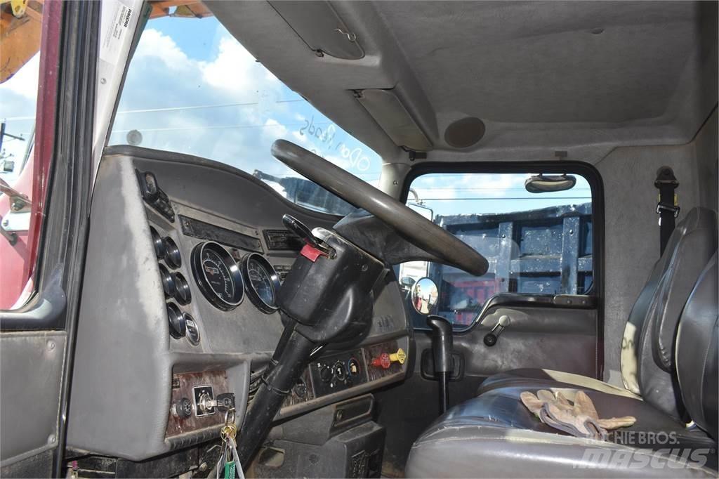 Altec DM47T 移動式鑽機車