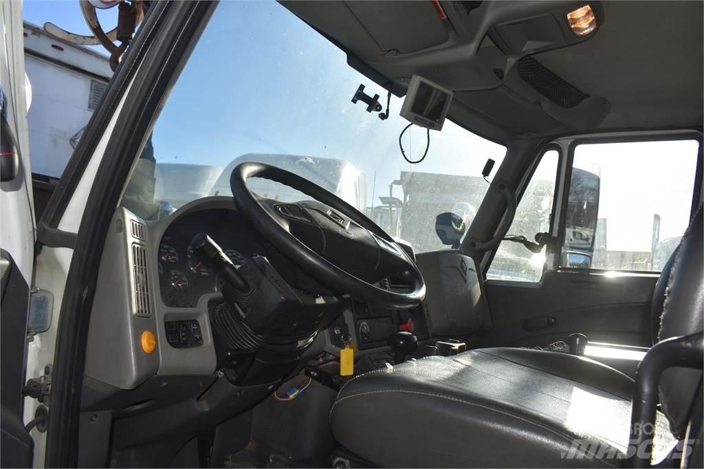 Altec DM47TR 移動式鑽機車