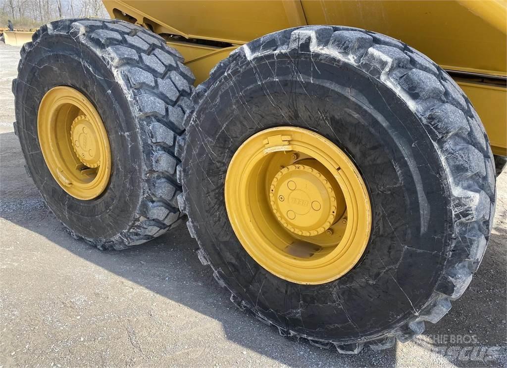 Bell B25E 鉸接式起吊車