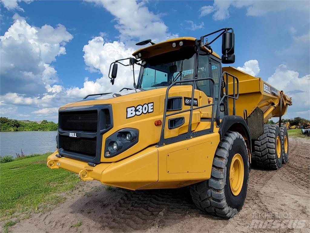 Bell B30E 鉸接式起吊車