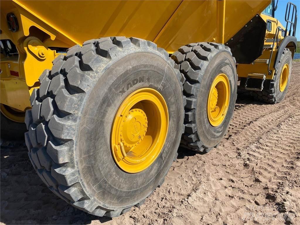 Bell B30E 鉸接式起吊車