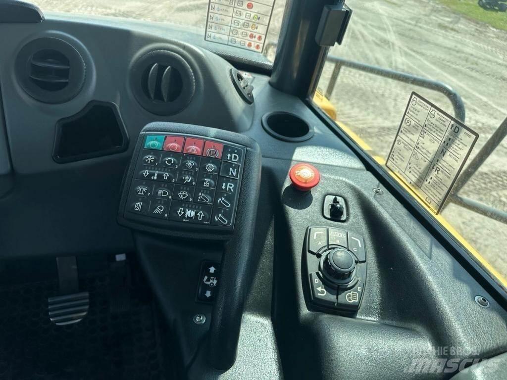 Bell B40E 鉸接式起吊車