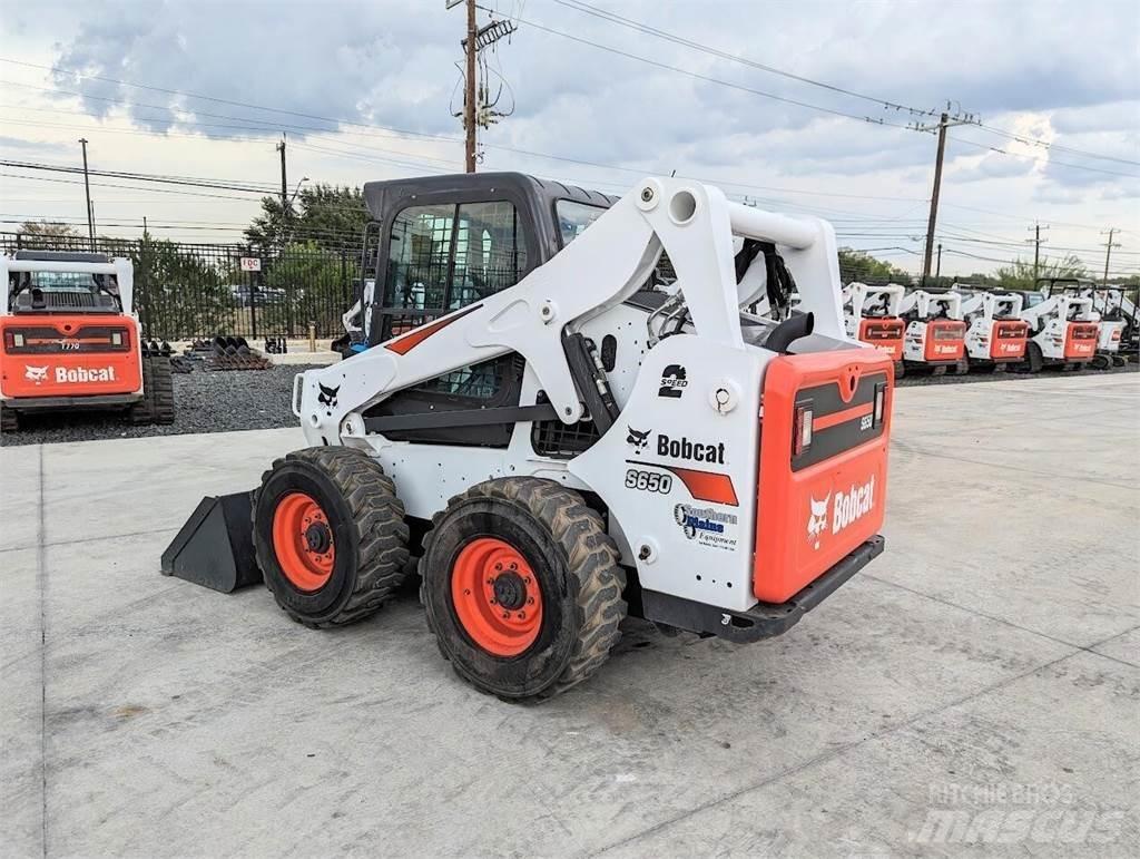 Bobcat S650 滑移轉向裝載機