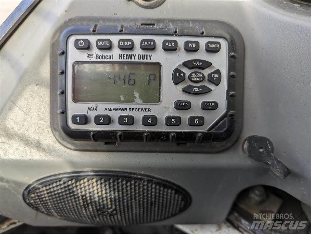 Bobcat S740 滑移轉向裝載機