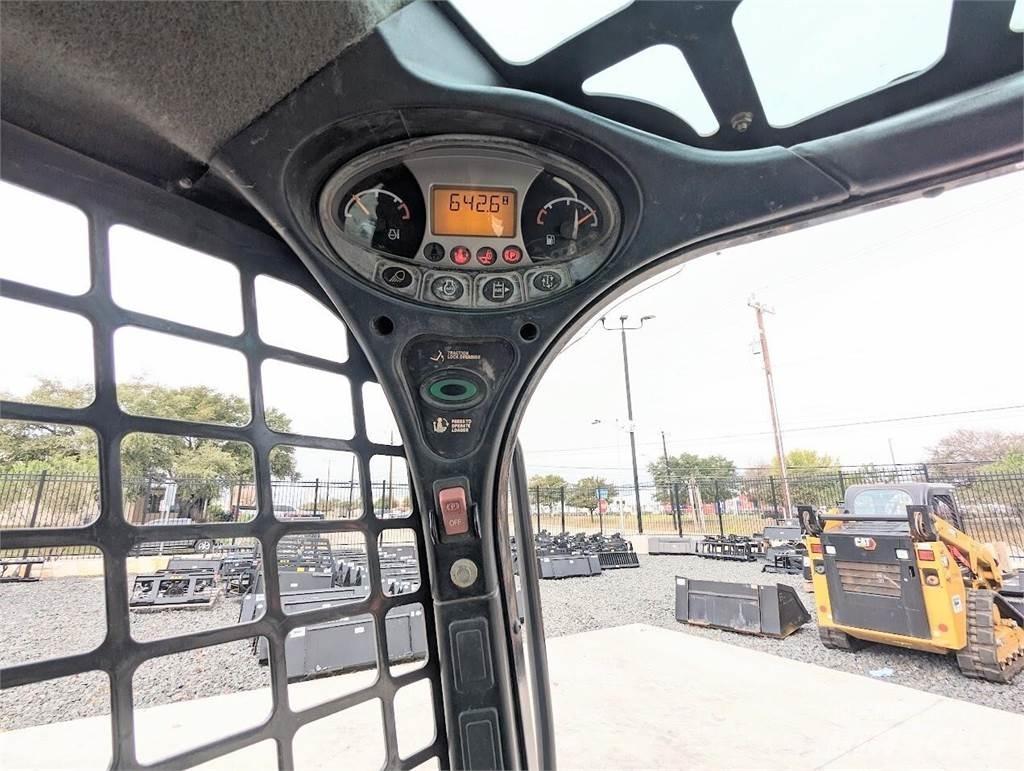 Bobcat T450 滑移轉向裝載機