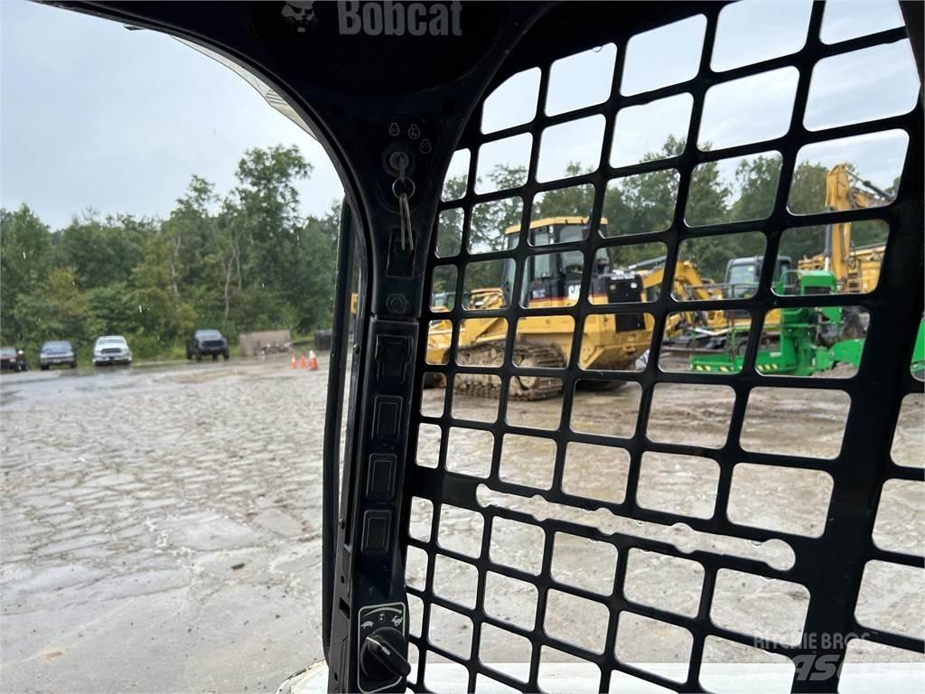 Bobcat T590 滑移轉向裝載機
