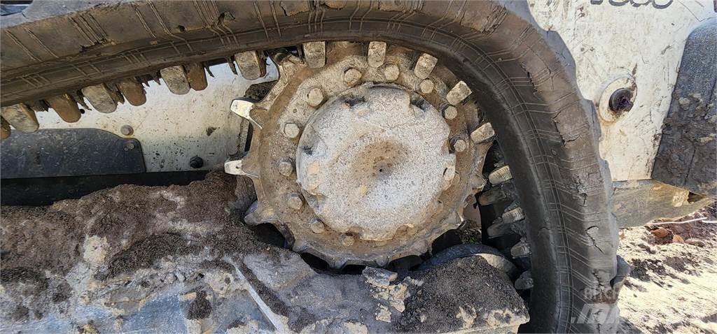 Bobcat T595 滑移轉向裝載機