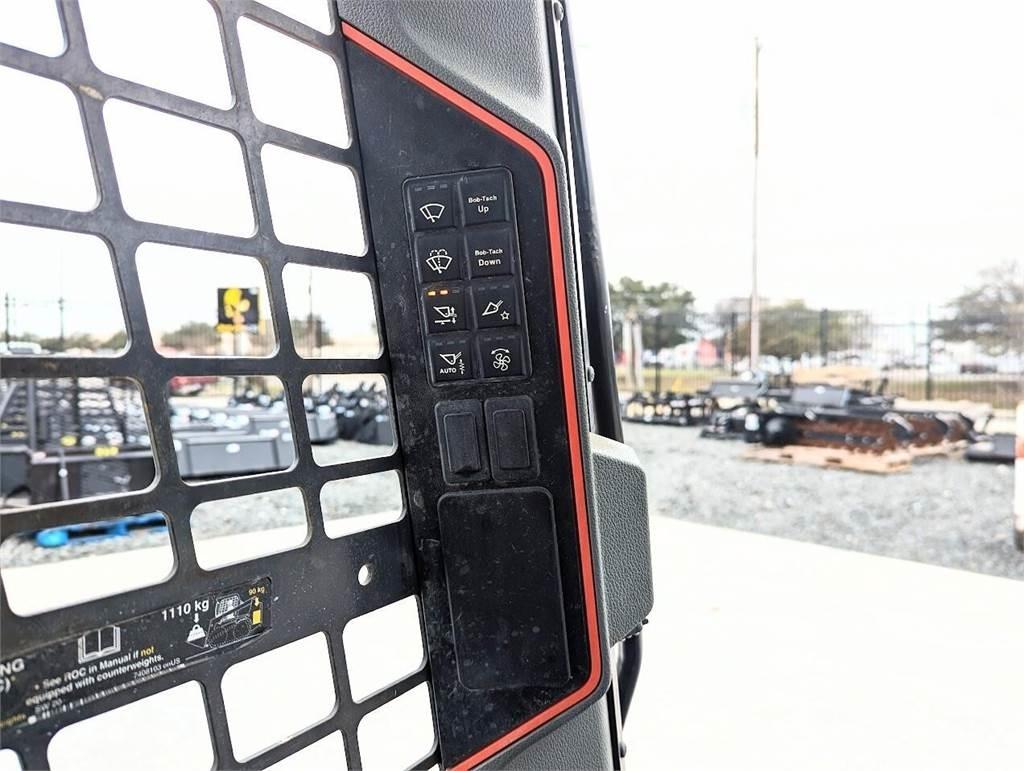 Bobcat T66 滑移轉向裝載機