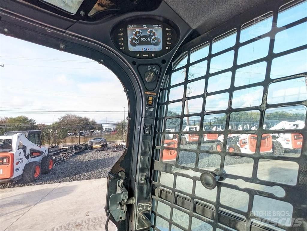 Bobcat T870 滑移轉向裝載機