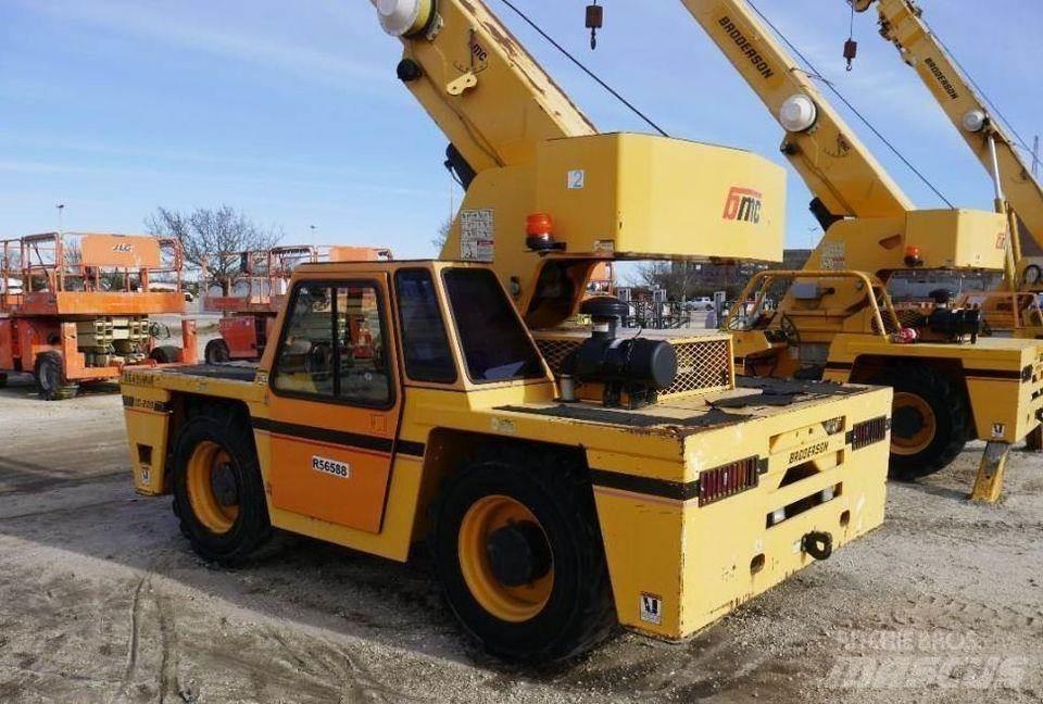 Broderson IC200 越野起重機
