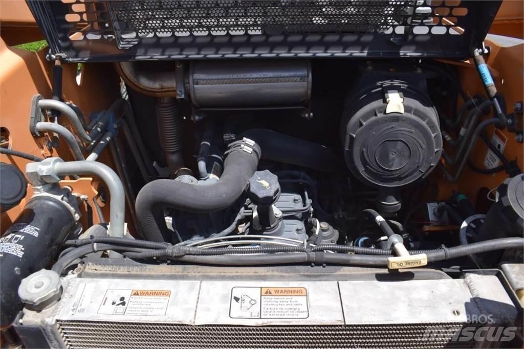 CASE SR200 滑移轉向裝載機