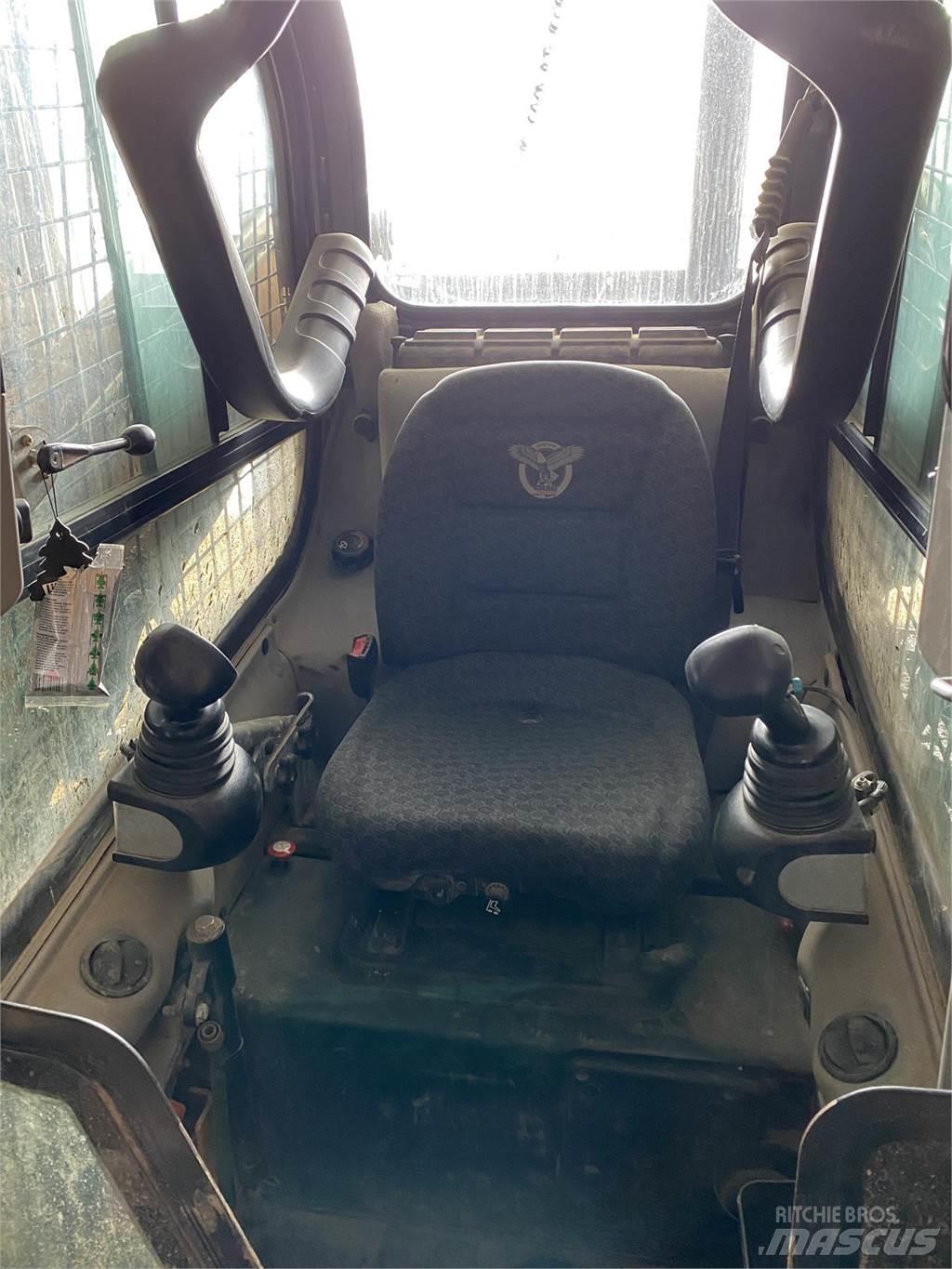 CASE SV280 滑移轉向裝載機