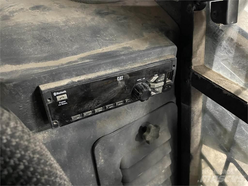 CAT 299D2 滑移轉向裝載機