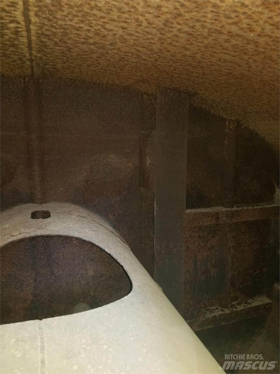 CAT 611 罐體拖車