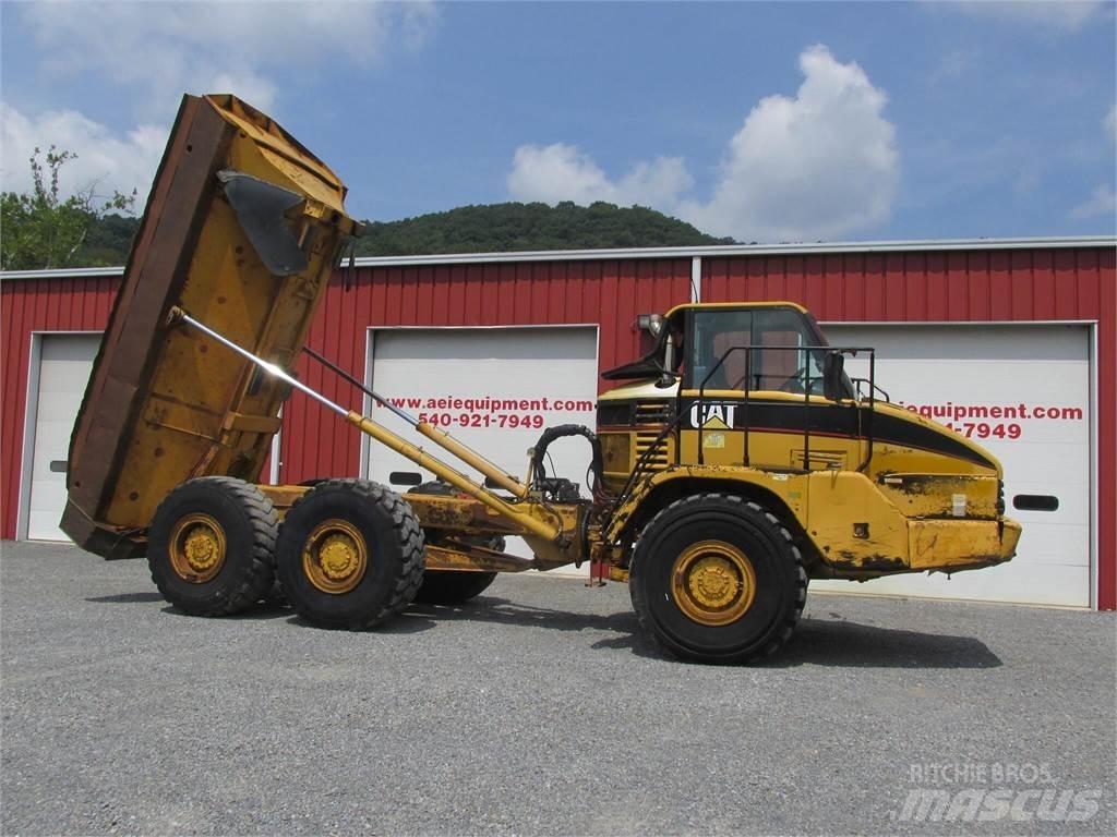 CAT 725 鉸接式起吊車