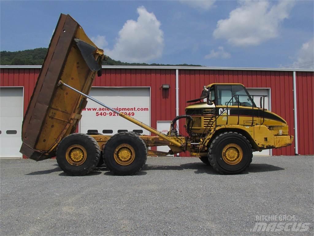 CAT 725 鉸接式起吊車