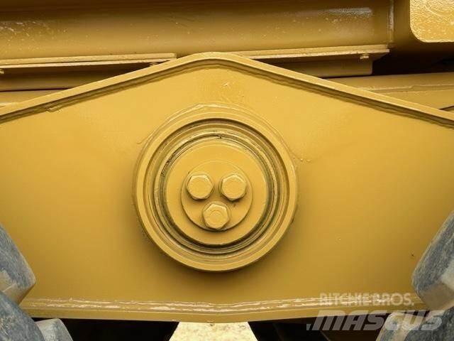 CAT 740 鉸接式起吊車