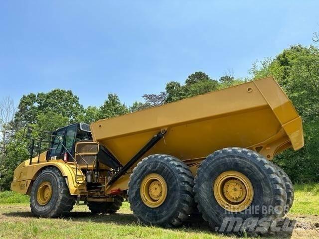 CAT 745 鉸接式起吊車
