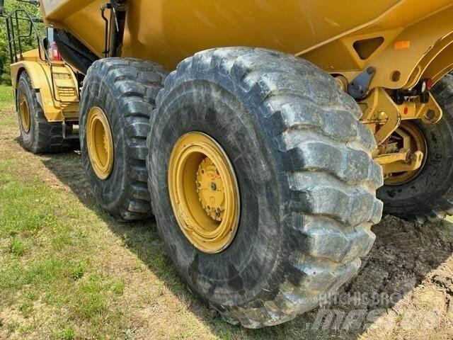 CAT 745 鉸接式起吊車