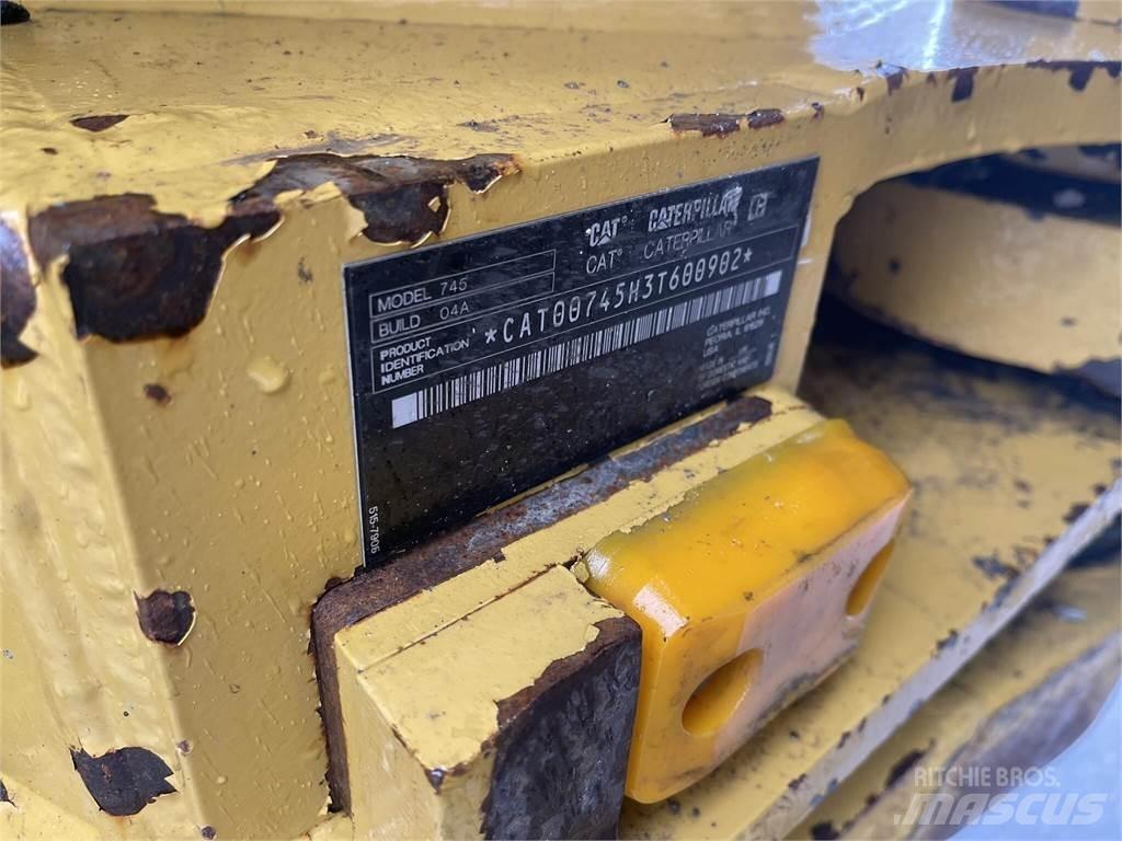 CAT 745 鉸接式起吊車
