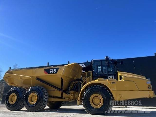 CAT 745 鉸接式起吊車