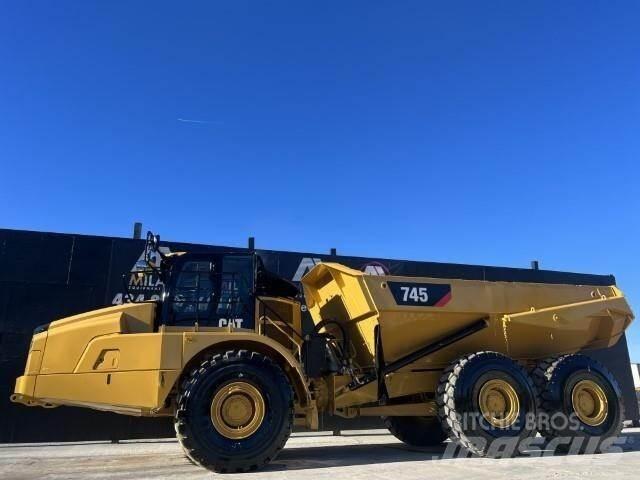 CAT 745 鉸接式起吊車