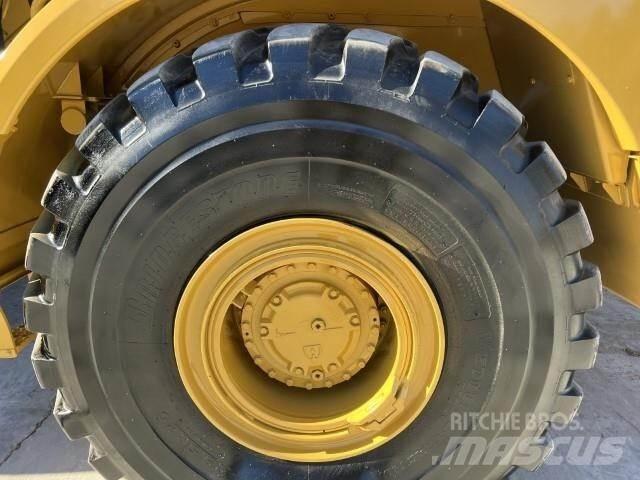 CAT 745 鉸接式起吊車