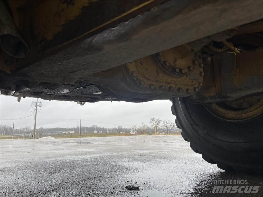 CAT 745C 鉸接式起吊車