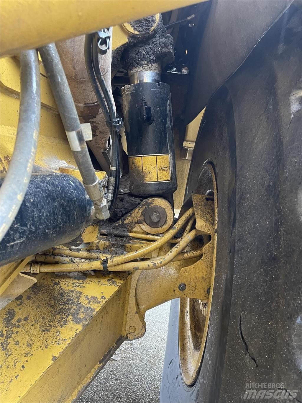 CAT 745C 鉸接式起吊車
